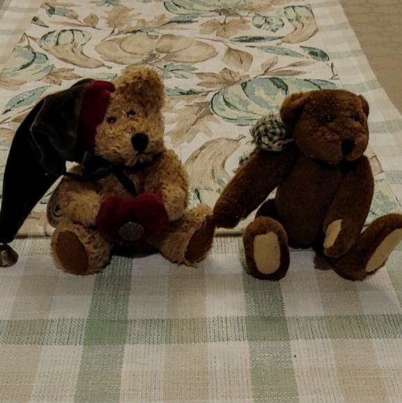 Boyd plush bear and Bearington bear